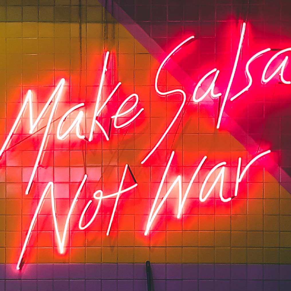 Faites la salsa, pas la guerre